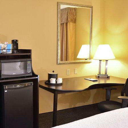 Hampton Inn & Suites Alexandria Εξωτερικό φωτογραφία
