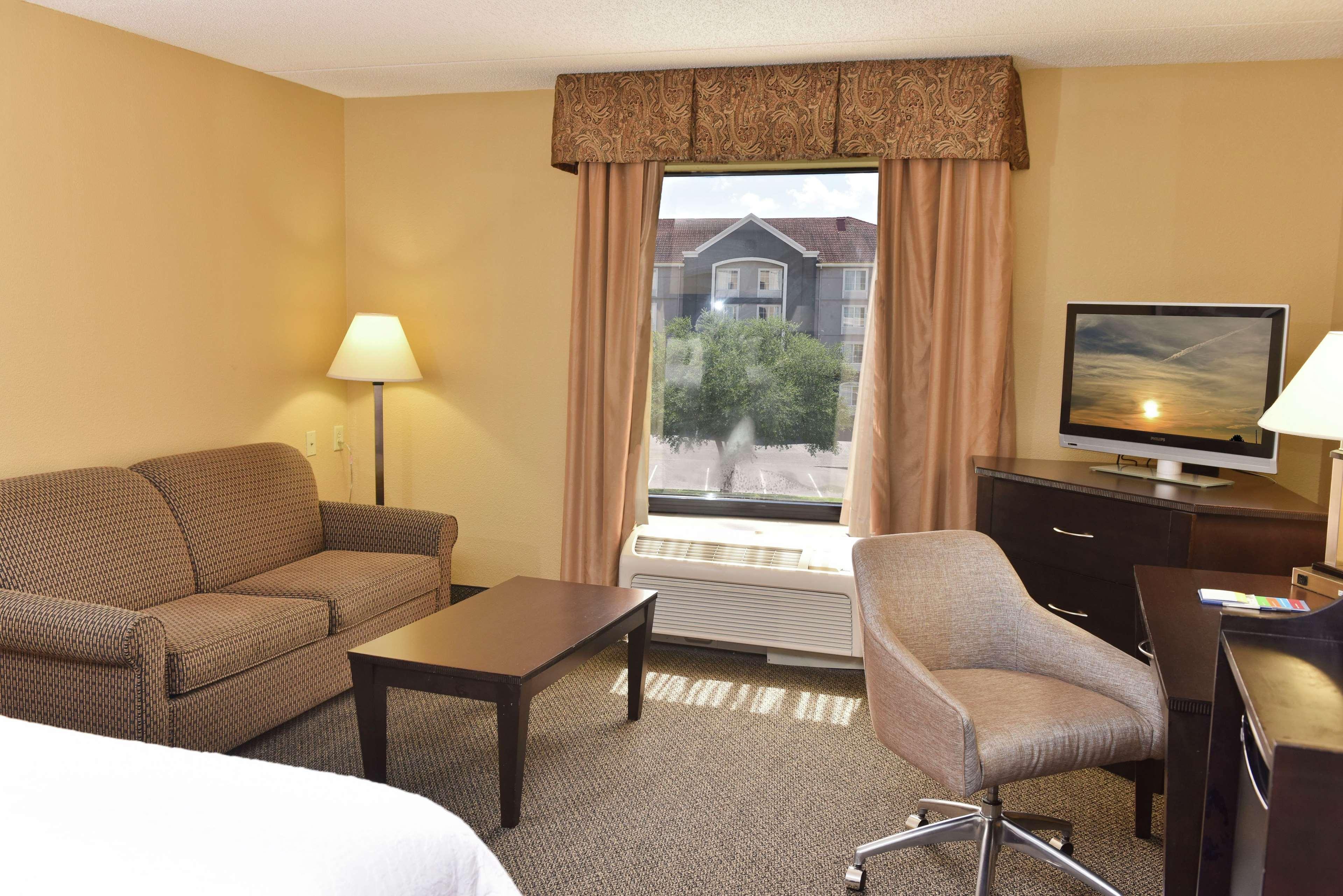 Hampton Inn & Suites Alexandria Εξωτερικό φωτογραφία