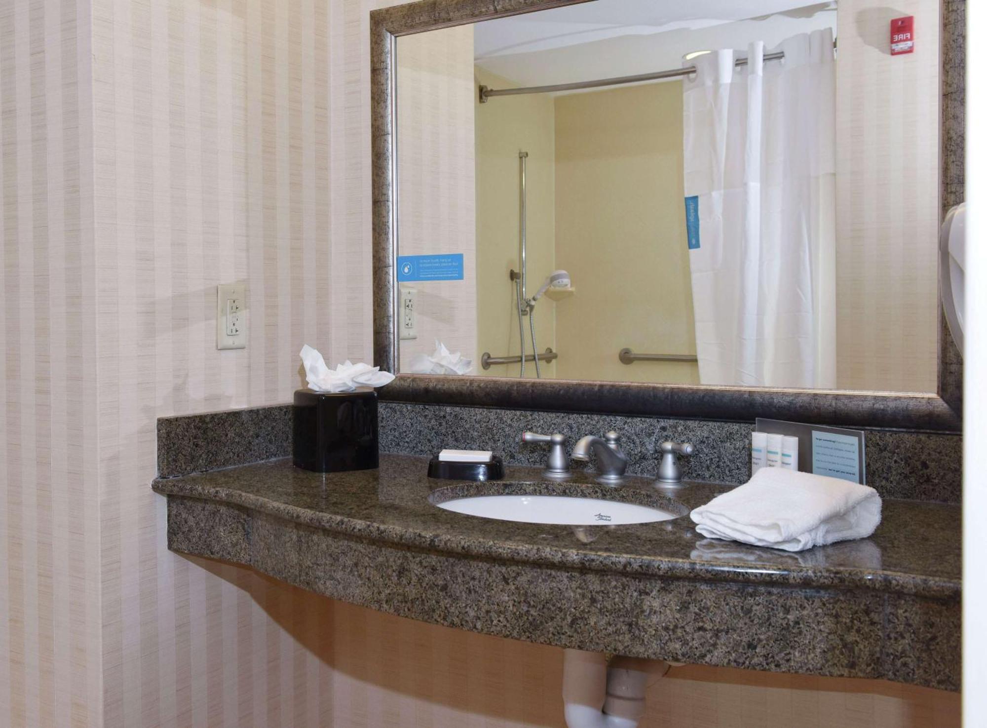 Hampton Inn & Suites Alexandria Εξωτερικό φωτογραφία